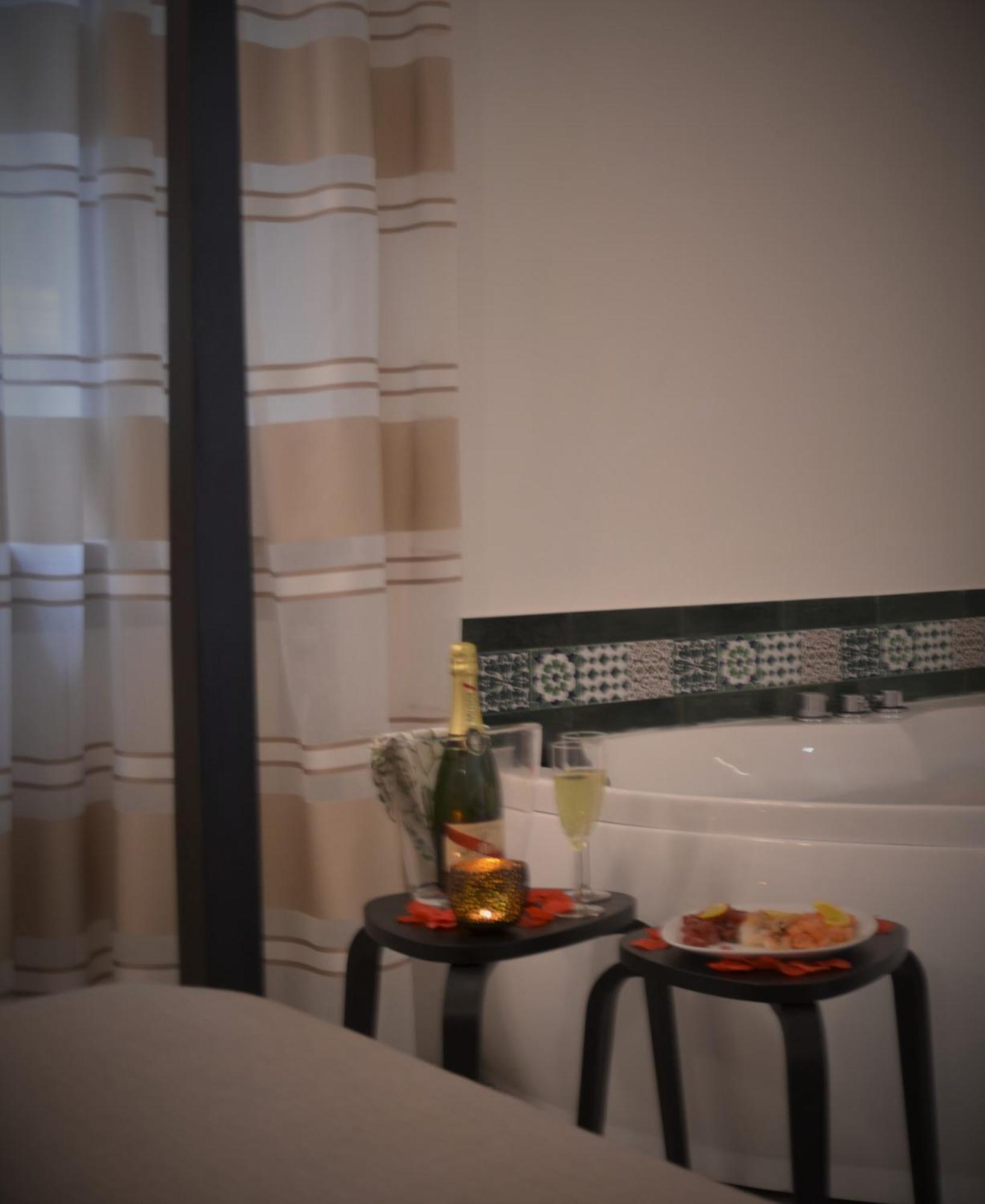 The Court Suites & Spa Taranto Exterior foto